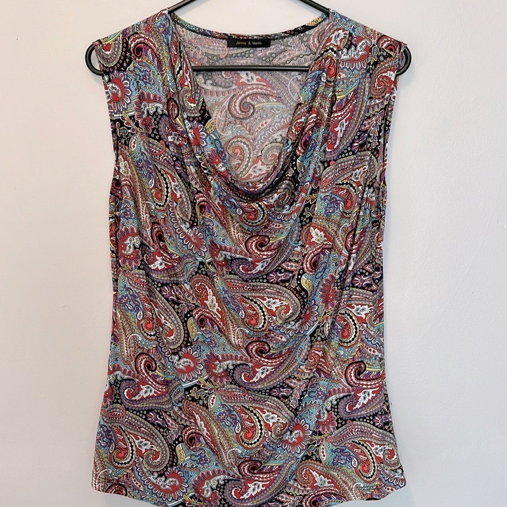 Adorable paisley colorful sleeveless top. Size large.